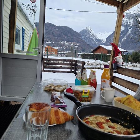 Charmant Mobilhome A 2 Pas Remontes Ski Samoens Ngoại thất bức ảnh