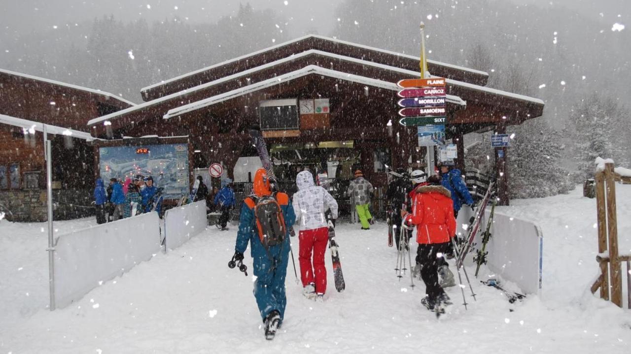 Charmant Mobilhome A 2 Pas Remontes Ski Samoens Ngoại thất bức ảnh